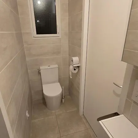 La De Celine * Curzon