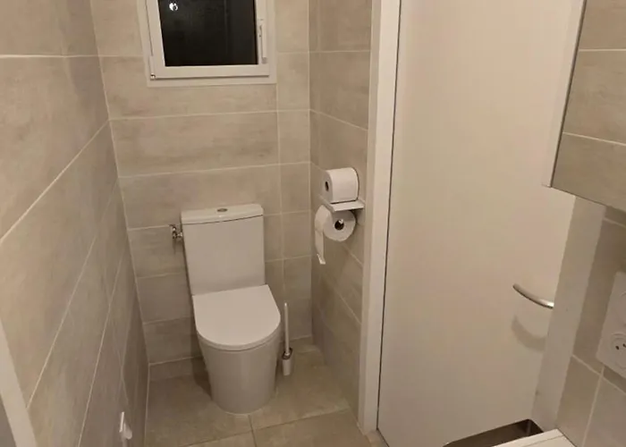 La De Celine * Curzon