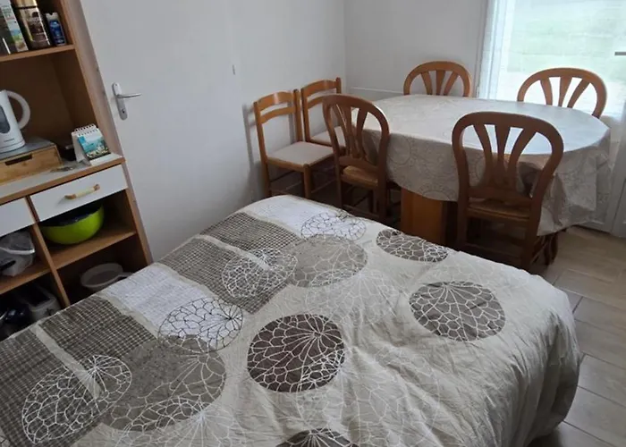 La De Celine * Curzon